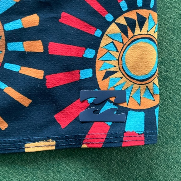 Billabong boardies blue red orange board shorts bottoms size 36 like new - Picture 2 of 3